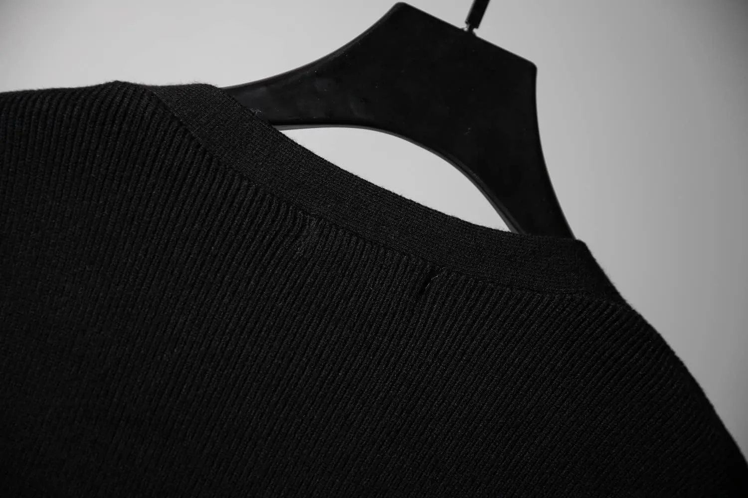 Men's Sweater Vest V-Neck Sleeveless Cardigan Loose Button up Knitted Fall Winter Heavy Knitwear with Pockets S~5XL